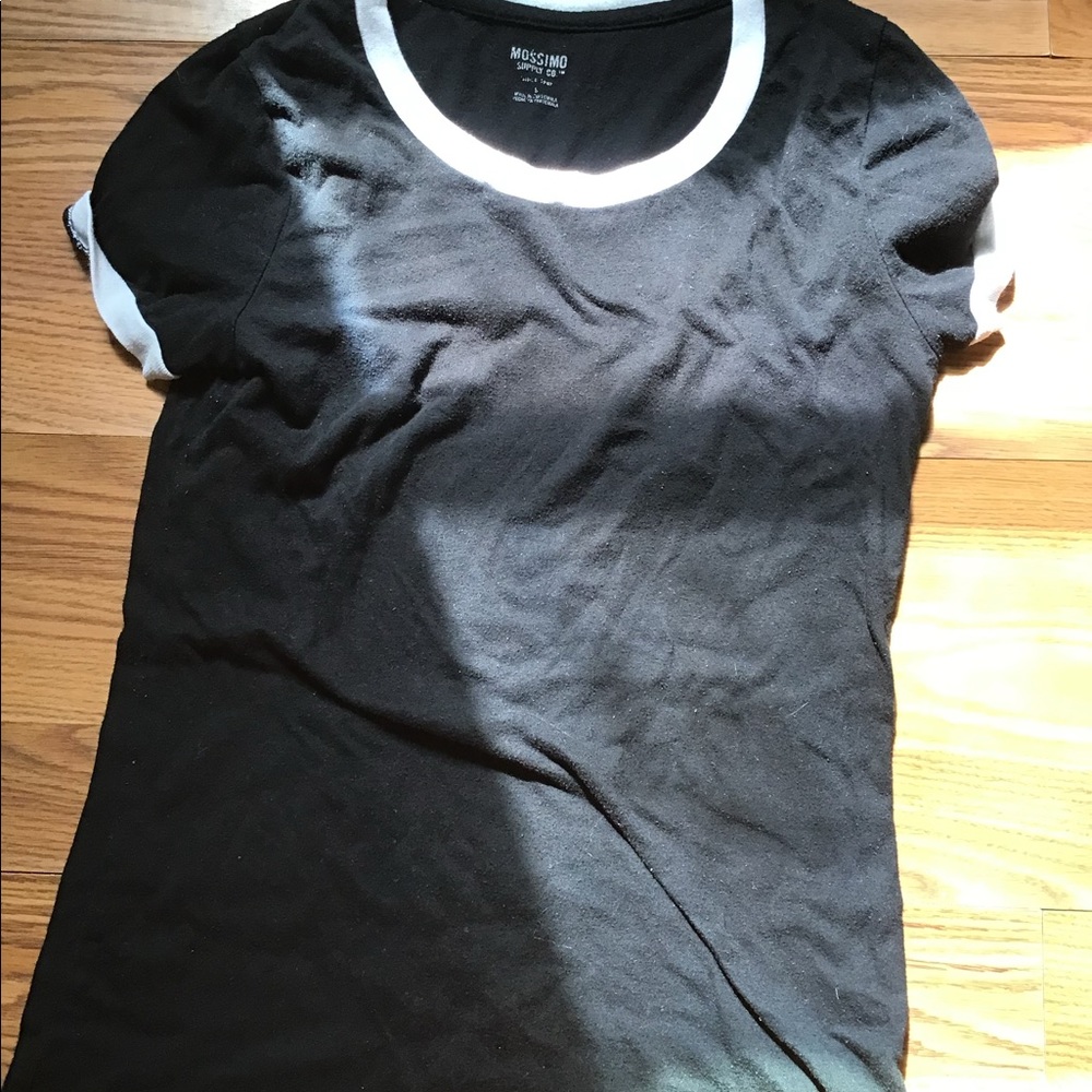 mossimo plain black tee with white outline
